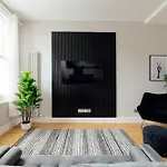 Contemporary & Chic 1 Bedroom Apartment In Honor Oak